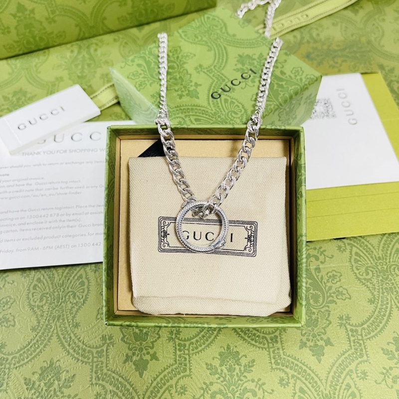G*u*i necklaces